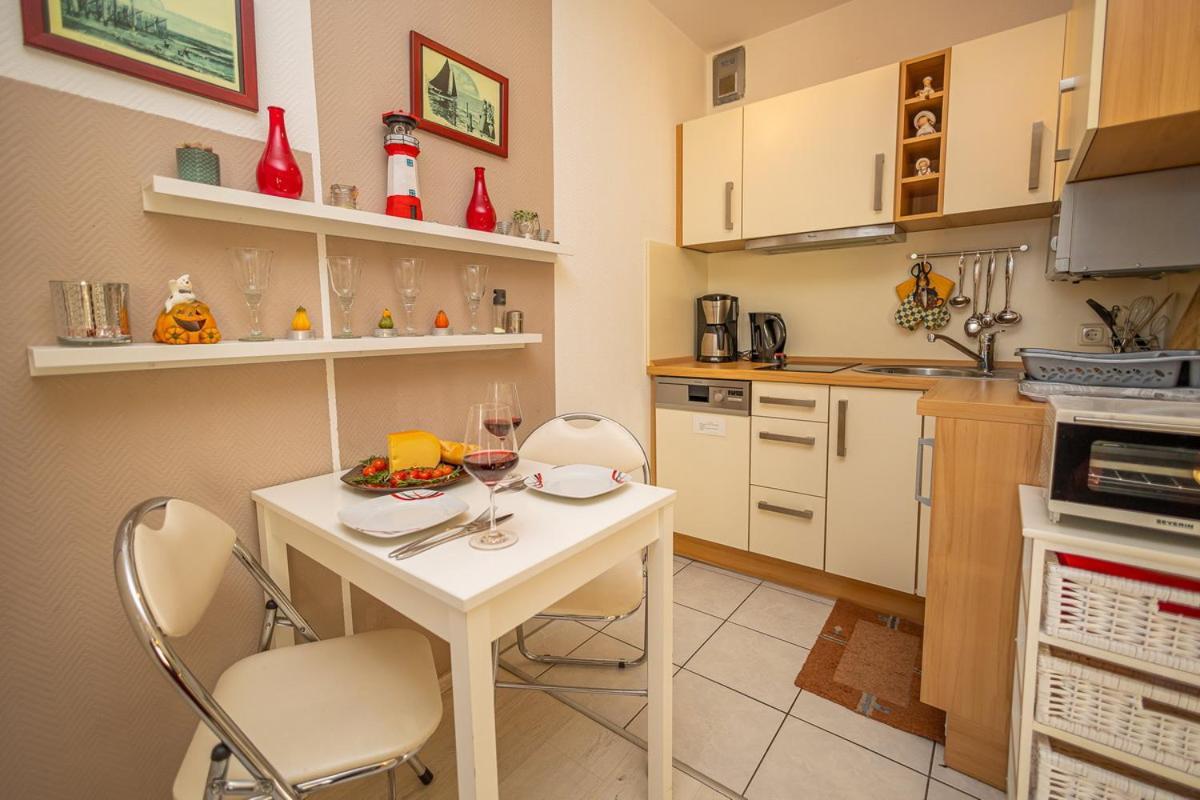 Studio 2 Im Eg Haus Stranddistel, Geschmackvoll Eingerichtete Ferienwohnung Fur 2 Personen In ツィングシュト エクステリア 写真